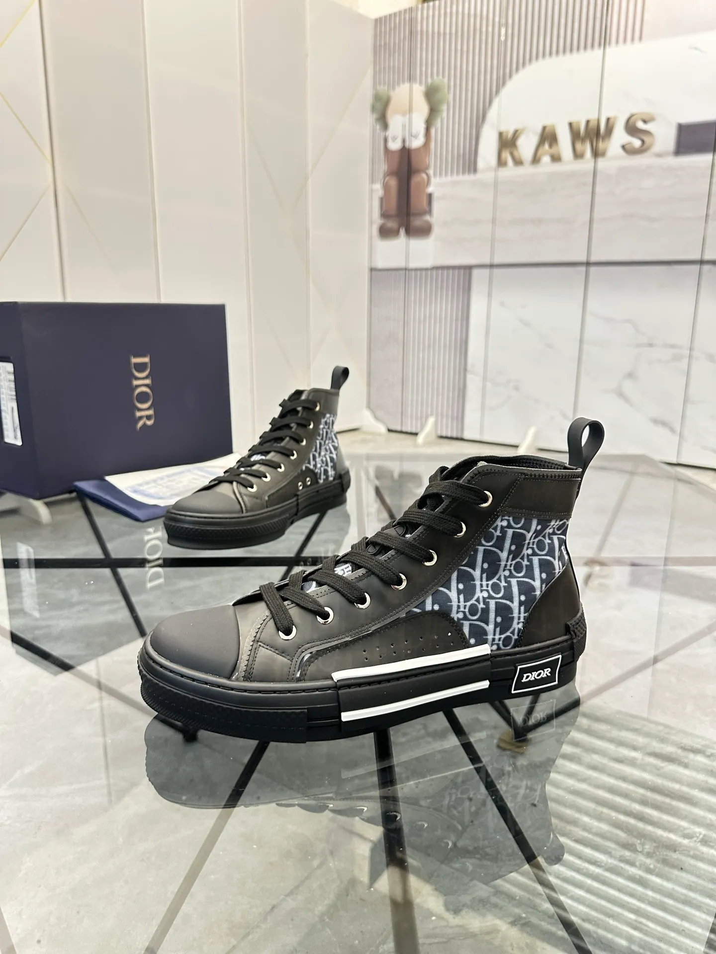 Selling men's shoes 💰: 💰P440¥ Product trademark: Dio* "Dior*" high-top casual shoes Regular size: 36-45 (can be customized to 46) Couple style B23 Product materials: Upper imported original fabric, breathable lining, original outsole. No.: 007